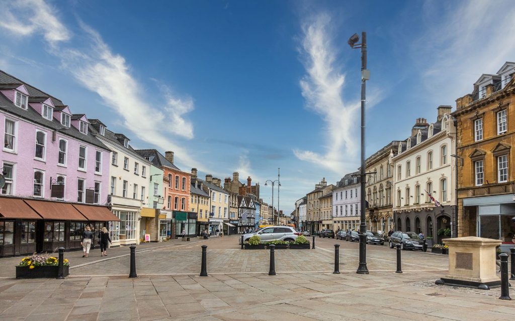 15 Best Pubs in Cirencester in 2023 (Drinks, Food, and Music)